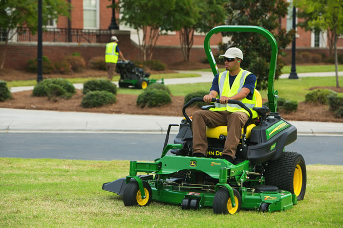 Benefits of Hiring Professional Lawn Care for Your Business